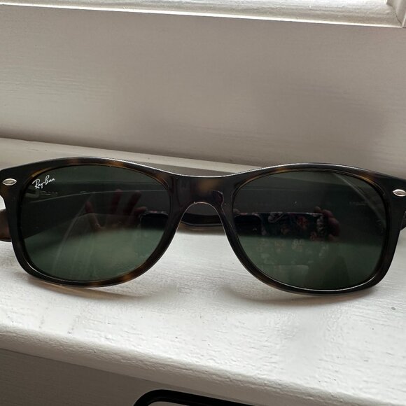 Ray-Ban New Wayfarer sunglasses in Tortoise. - Picture 1 of 2